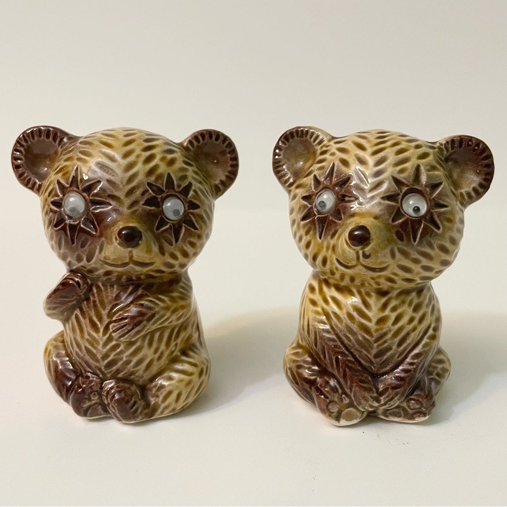 Vtg Googly Eyes Bears Salt and Pepper Shakers Table Decor Made in Japan